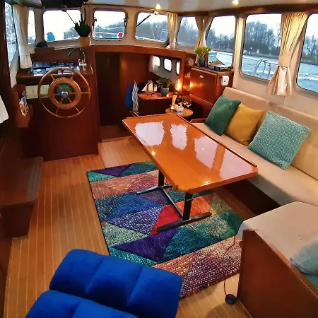Motor Yacht Almaz *
