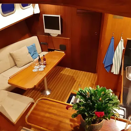 Motor Yacht Almaz