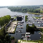 Botel Motor Yacht Almaz