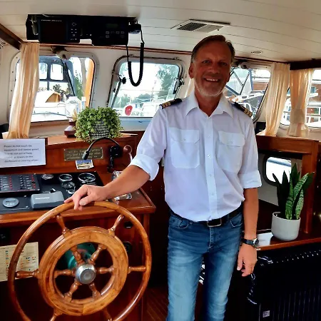 Motor Yacht Almaz Botel