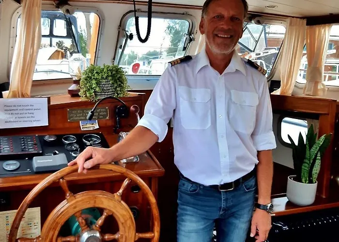 Motor Yacht Almaz Botel