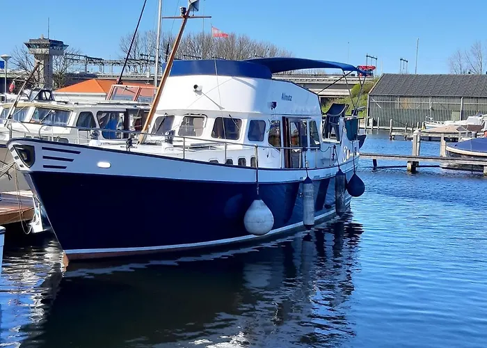 Motor Yacht Almaz Botel *