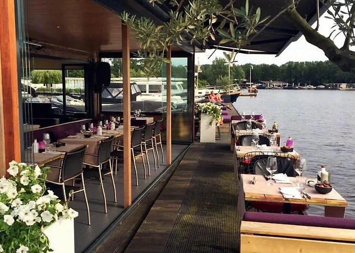 Motor Yacht Almaz Botel Amsterdam