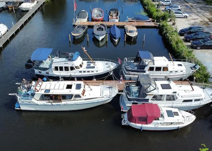 Motor Yacht Almaz Botel *