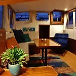 Motor Yacht Almaz ספינת מלון