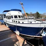 ספינת מלון Motor Yacht Almaz *