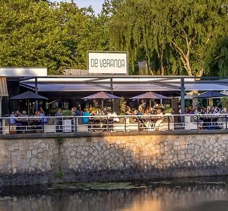 Motor Yacht Almaz Úszó hotel *