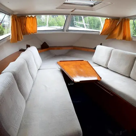 Úszó hotel Motor Yacht Almaz