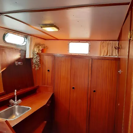 Hotel en barco Motor Yacht Almaz Ámsterdam