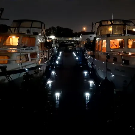 Hotel en barco Motor Yacht Almaz Ámsterdam